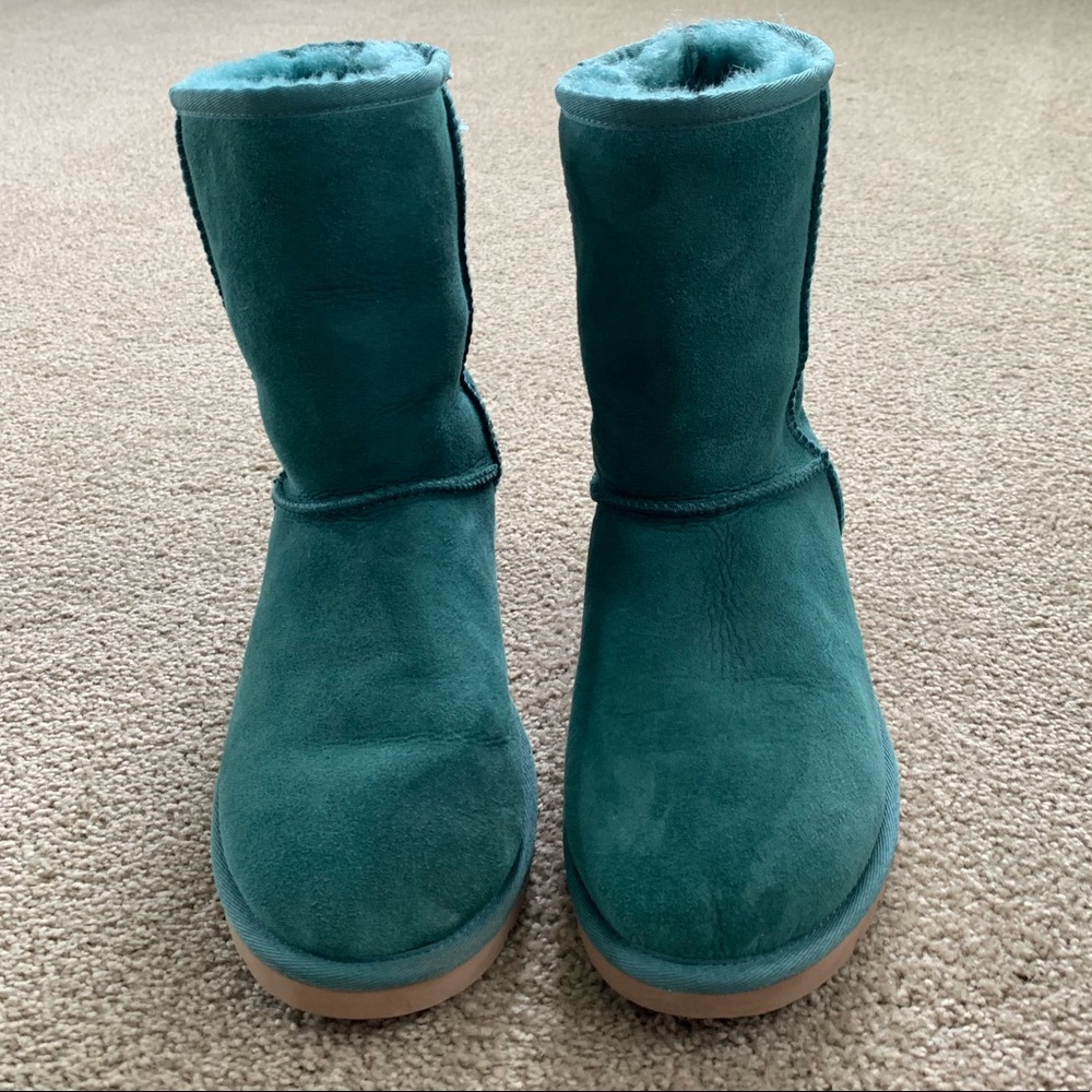 Size 8 Short Teal UGGs